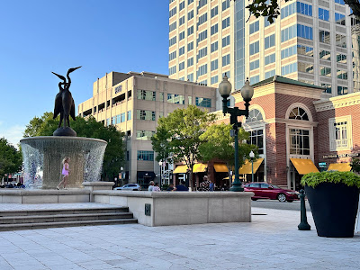 Virginia Beach Town Center retail and dining area