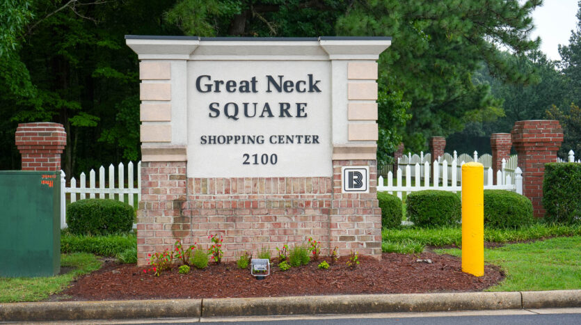 Great Neck Square shopping in great neck virginia beach