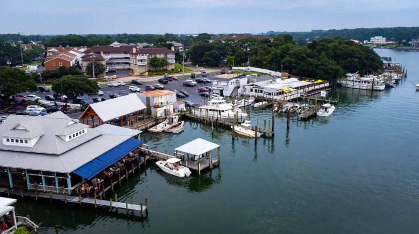 Bubba's Seafood Restaurant and Crabhouse, Virginia Beach Near Chics Beach